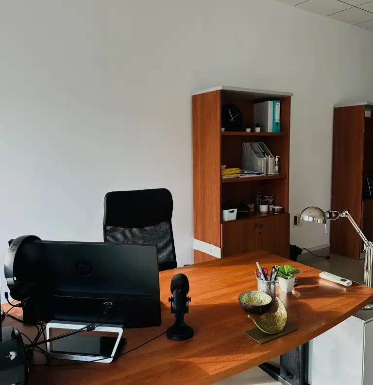 puesto de trabajo de la oficina de PluxDigital